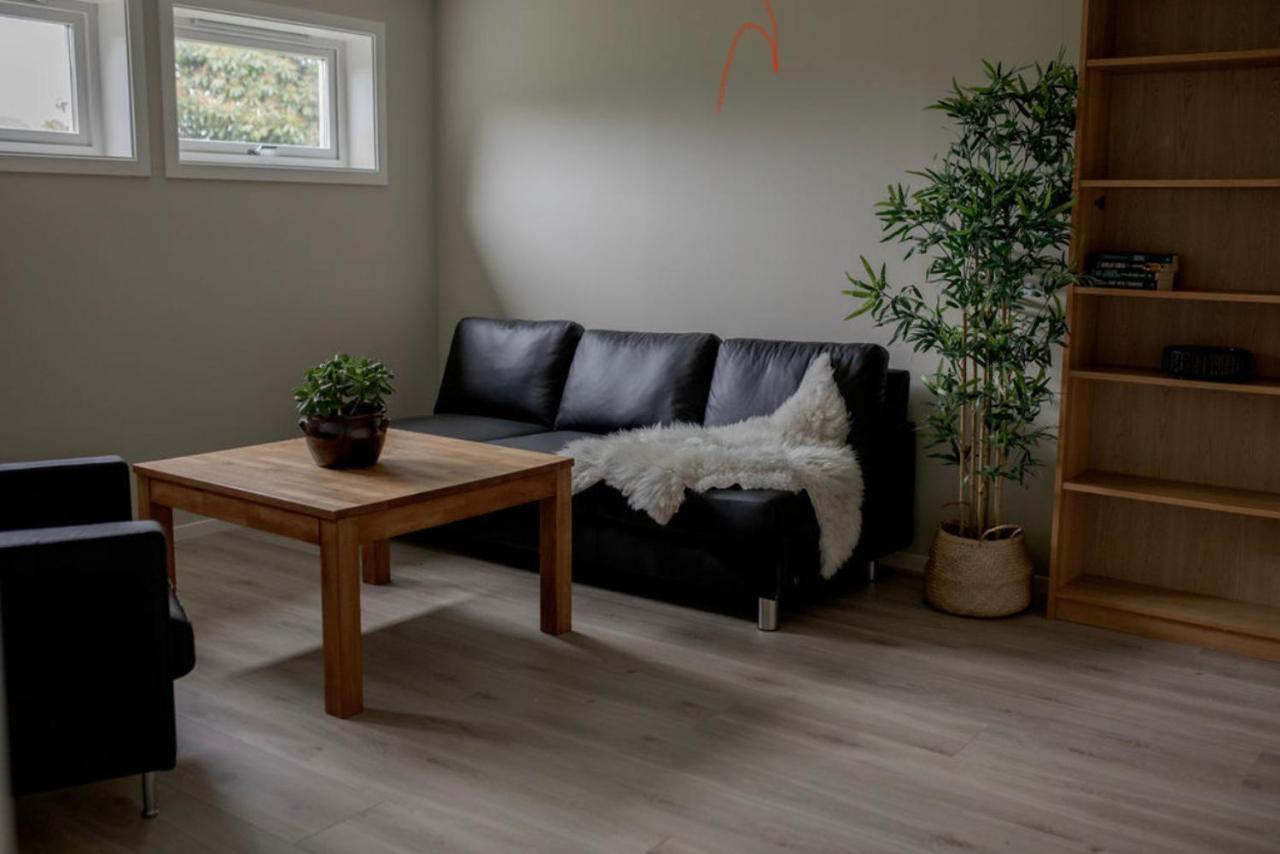 Jasund Sunview Apartment Lyngdal Bagian luar foto